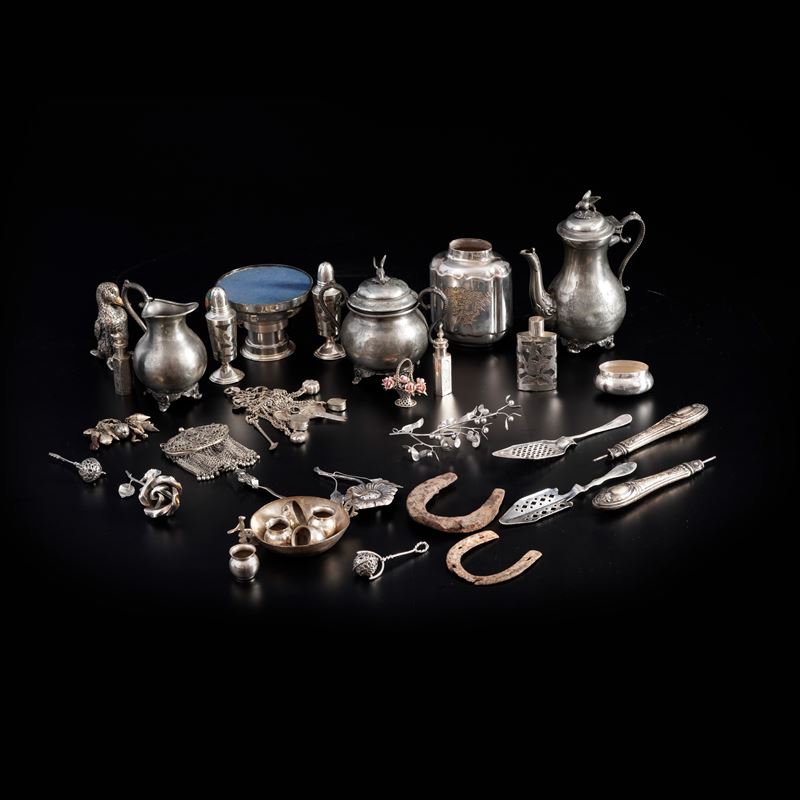 Lotto composto da oggetti in metalli vari  - Auction Antiques - Cambi Casa d'Aste