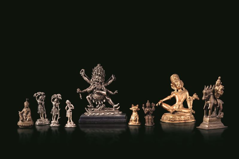 Lotto composto da figure di divinità in bronzo, bronzo dorato e argento, Tibet, India, Cina, XIX e XX secolo  - Asta Fine Asian Works of Art - Cambi Casa d'Aste