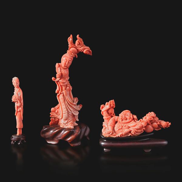 Lot comprising three coral figures, China, Qing Dynasty, 19th century.