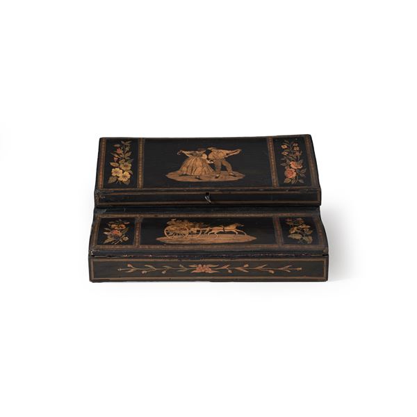 Scrittoio da viaggio in legno intarsiato. Sorrento, XX secolo