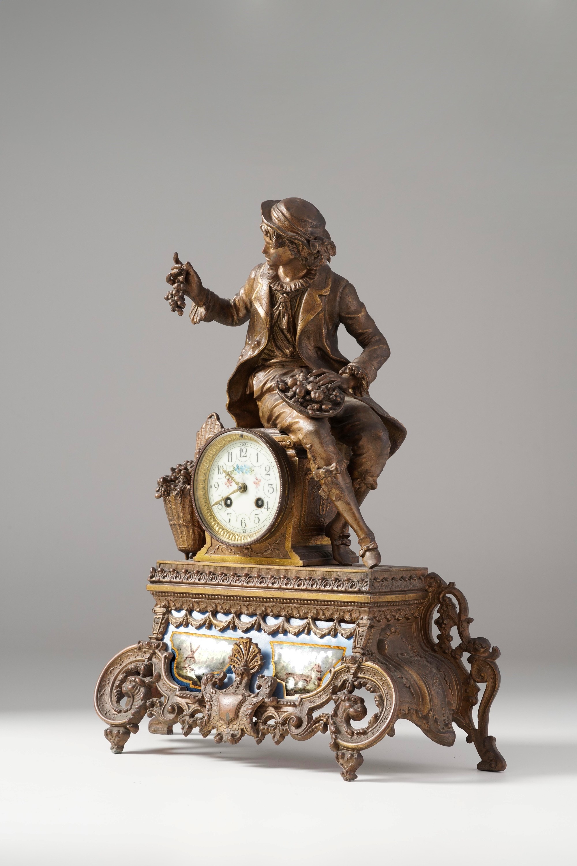 Pendola in bronzo dorato. Fine XIX-inizi XX secolo