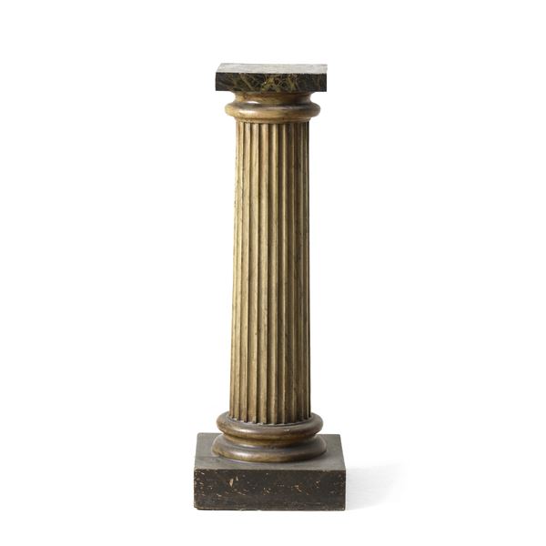 Piccola colonna in legno laccato