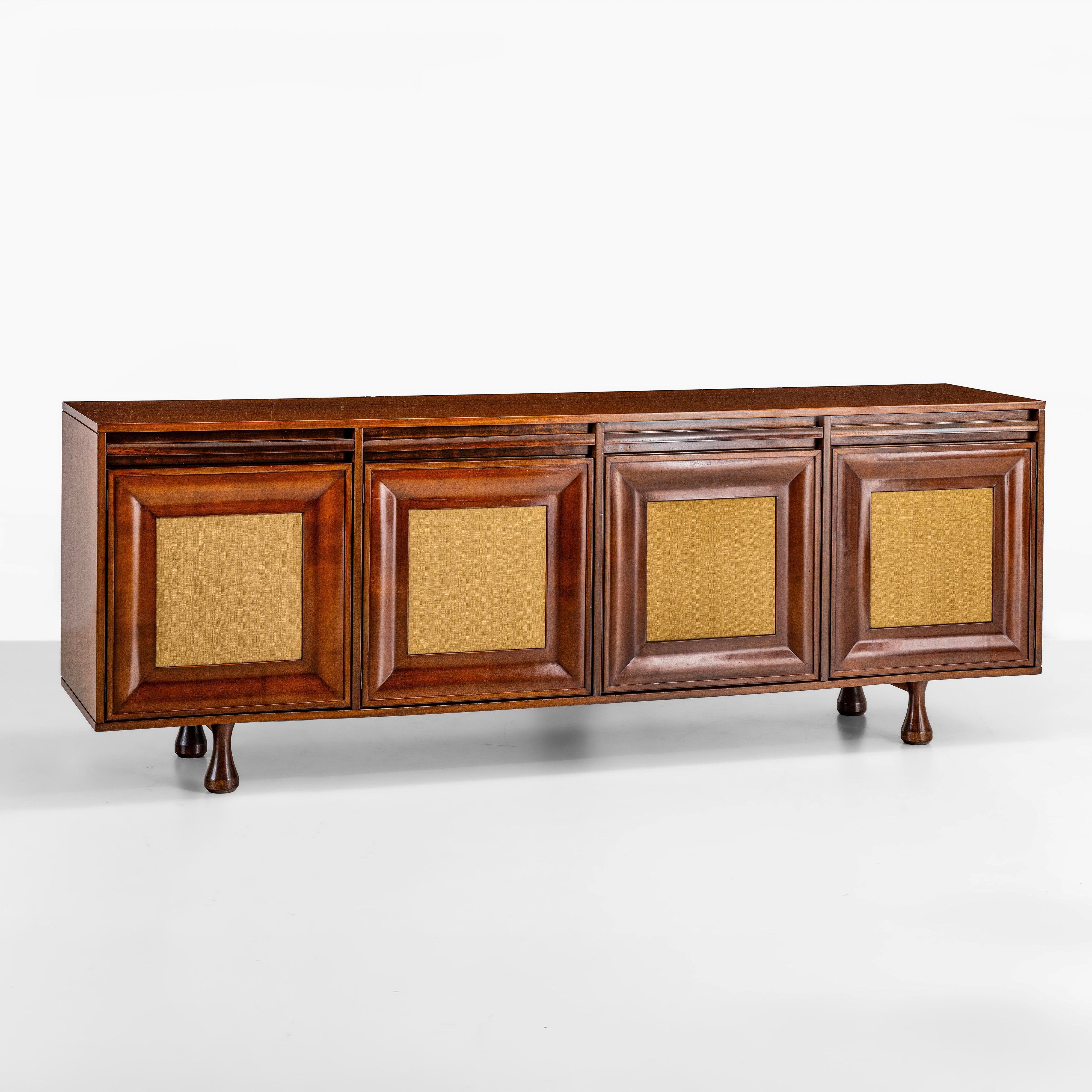 Angelo Mangiarotti - Mobile contenitore in legno e tessuto