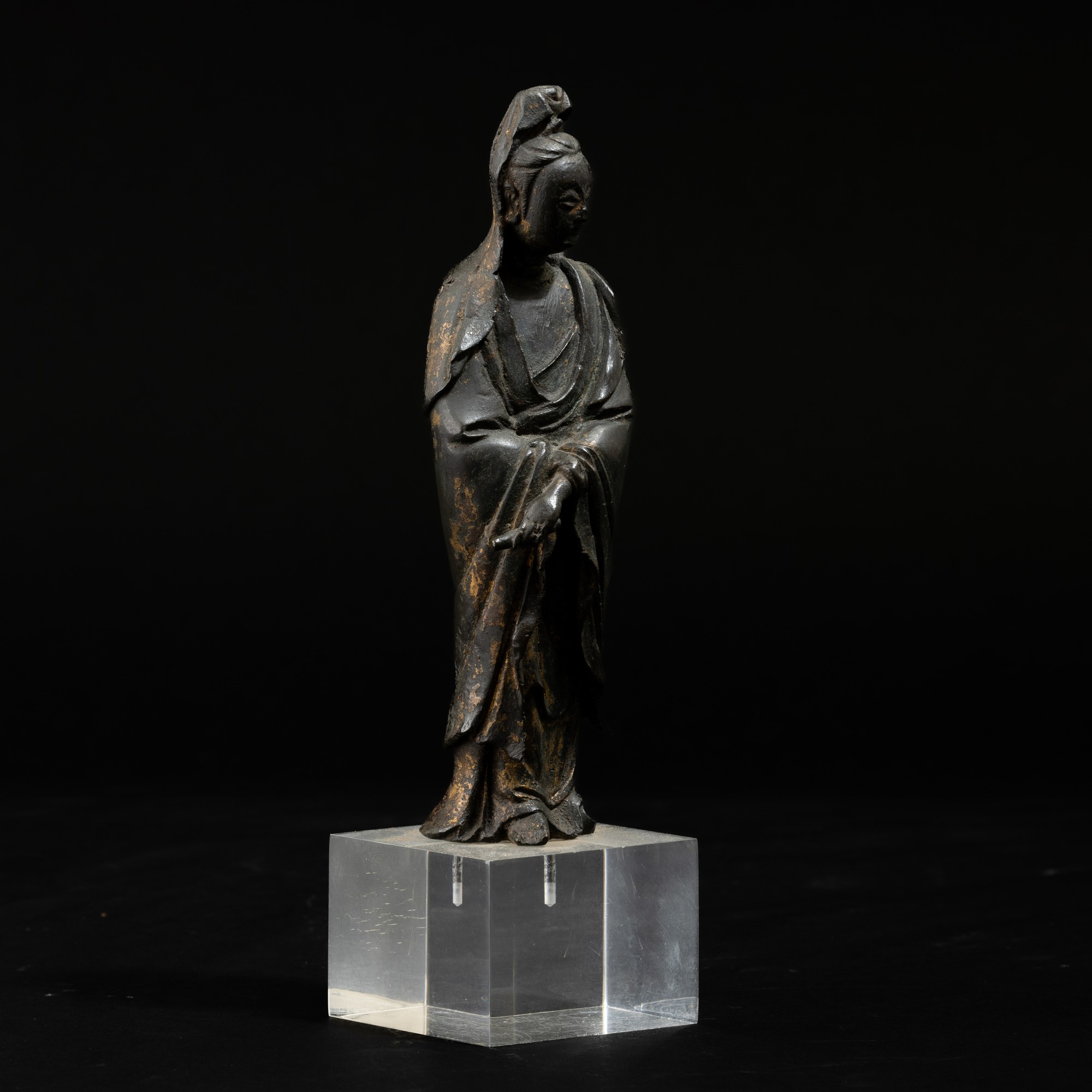 Figura di Guanyin, Cina, bronzo con laccatura, Dinastia Ming (attrib.), XVII secolo