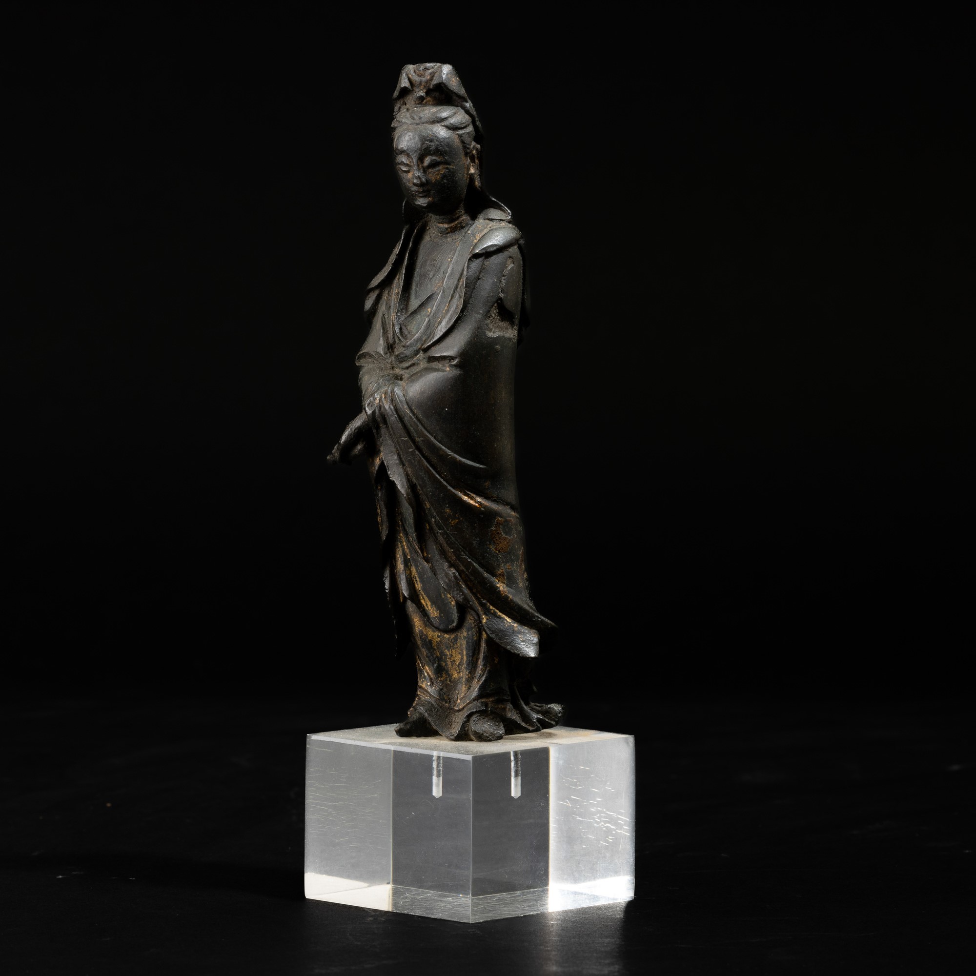 Figura di Guanyin, Cina, bronzo con laccatura, Dinastia Ming (attrib.), XVII secolo