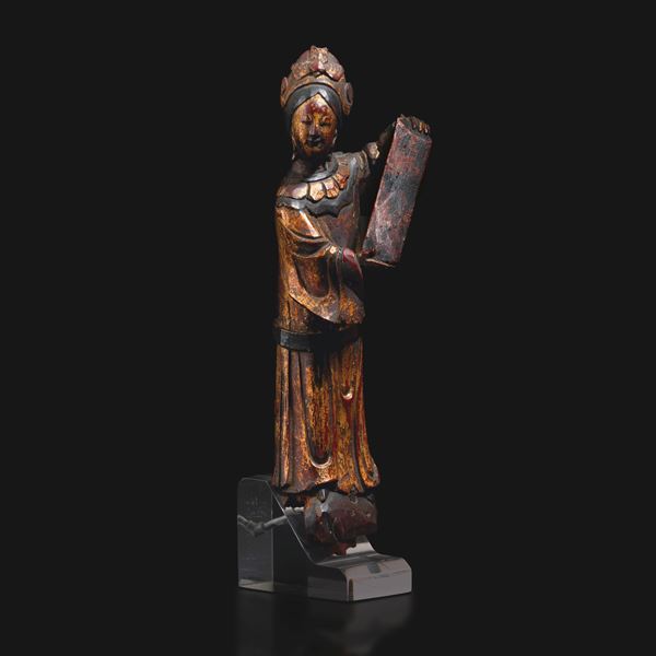 Figura di fanciulla in legno laccato con tracce di doratura, Cina, Dinastia Qing, XIX secolo
