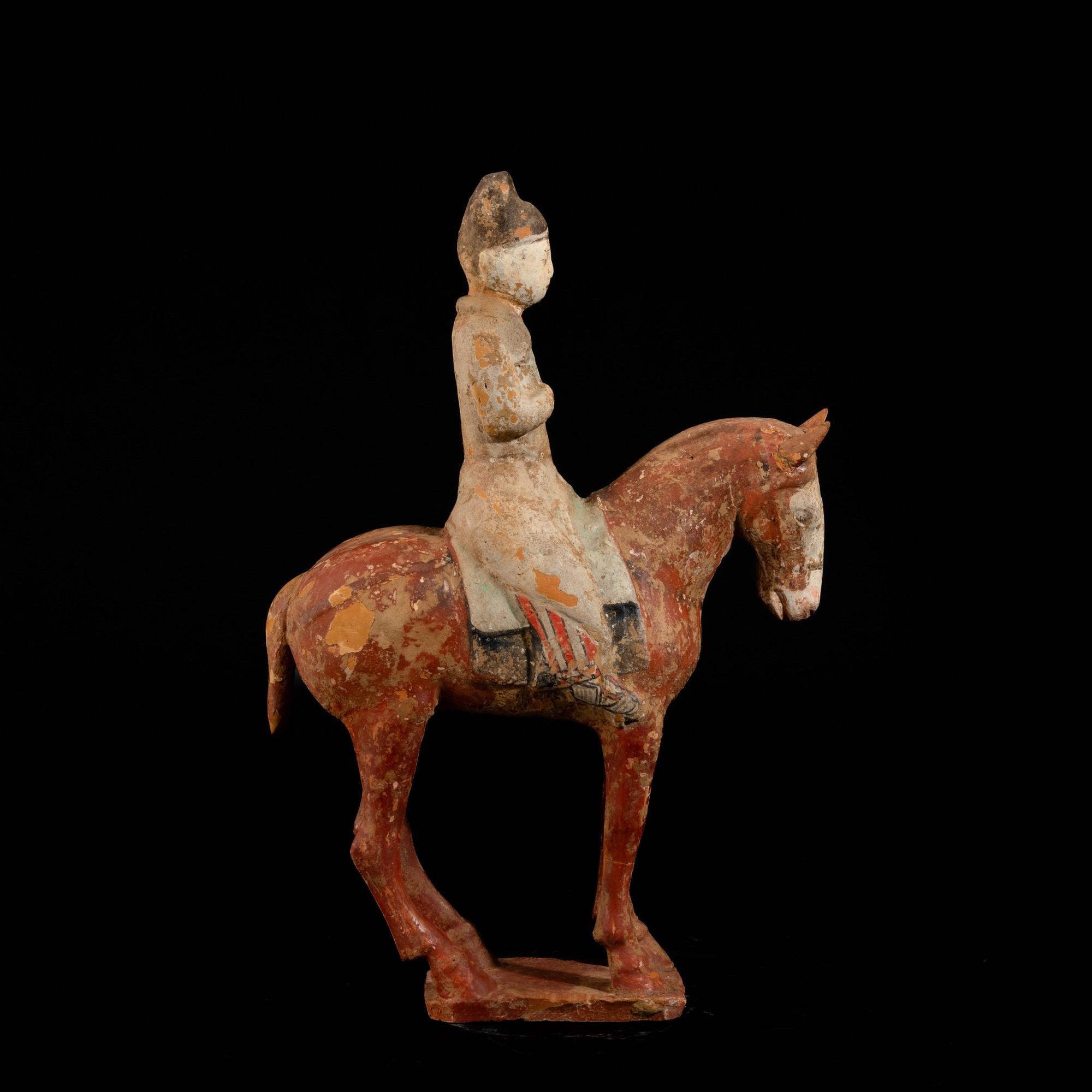 Figura di dignitario a cavallo, terracotta policroma, Cina, Dinastia Tang (618-906)