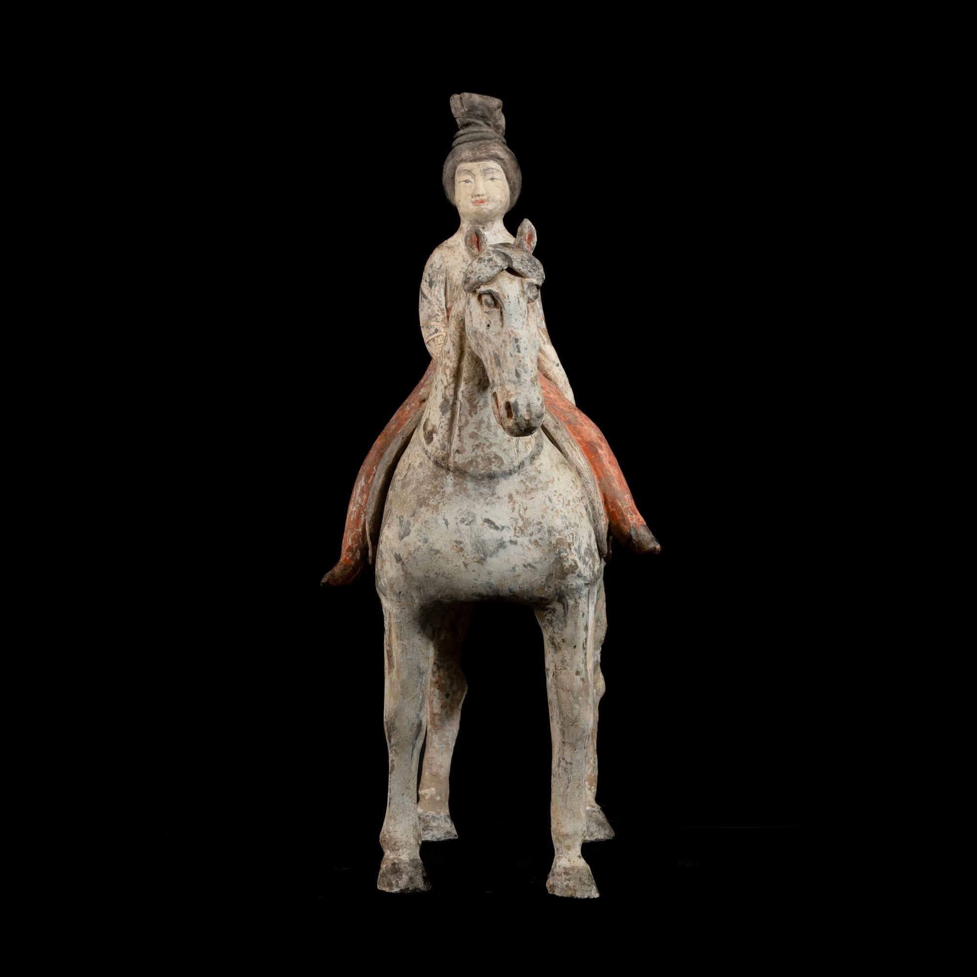 Dinastia Tang (618-906), Figura femminile a cavallo, terracotta con tracce di policromia
