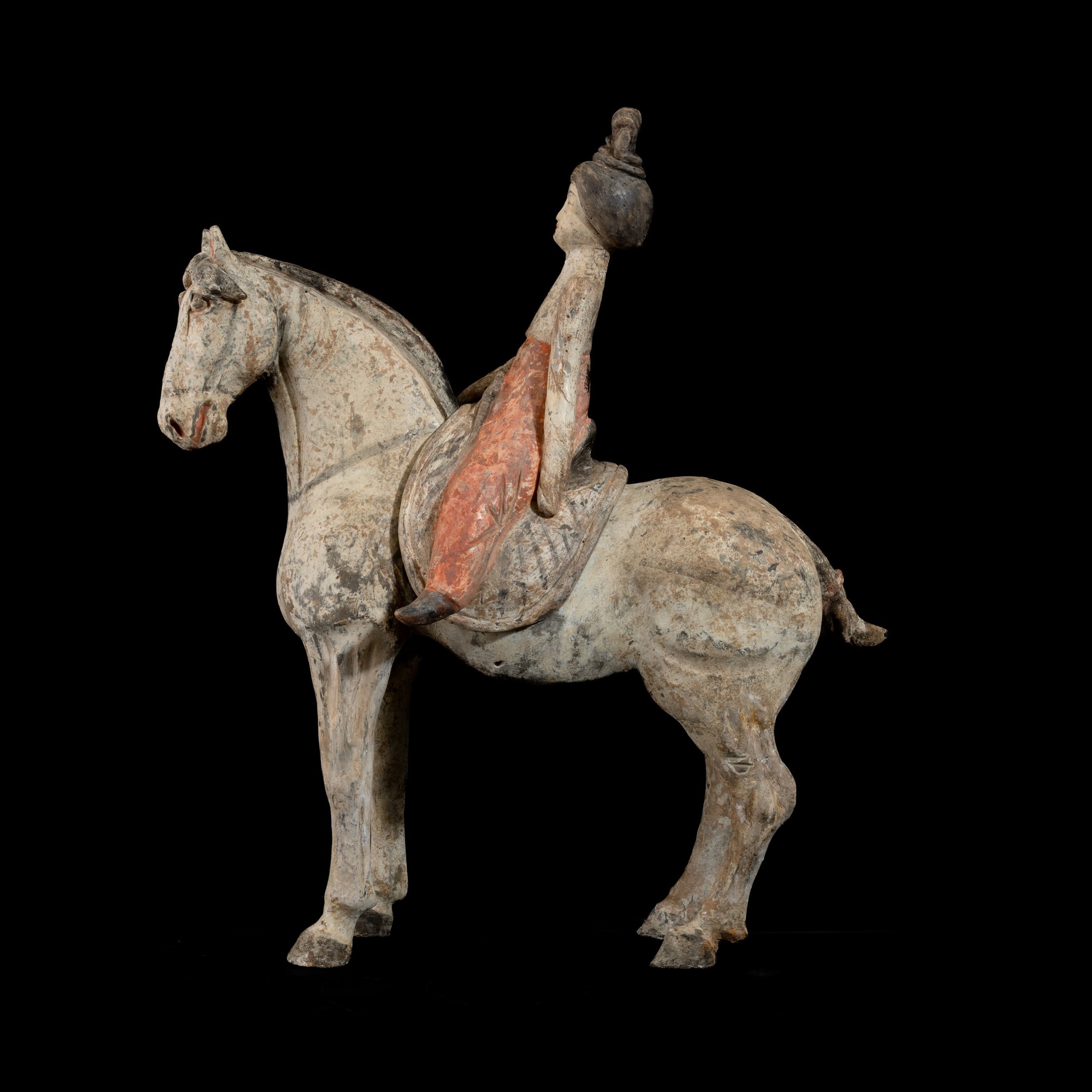 Dinastia Tang (618-906), Figura femminile a cavallo, terracotta con tracce di policromia