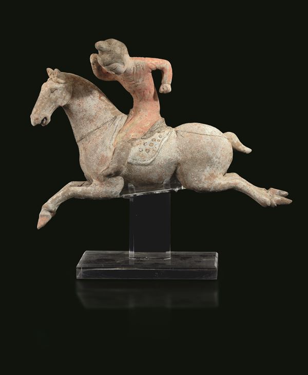 Figura di giocatore di polo in terracotta con tracce di policromia, Cina, Dinastia Tang (618-906)