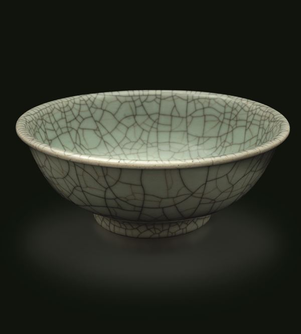 Celadon-ground crackle-glazed porcelain bowl, China, 19th century.