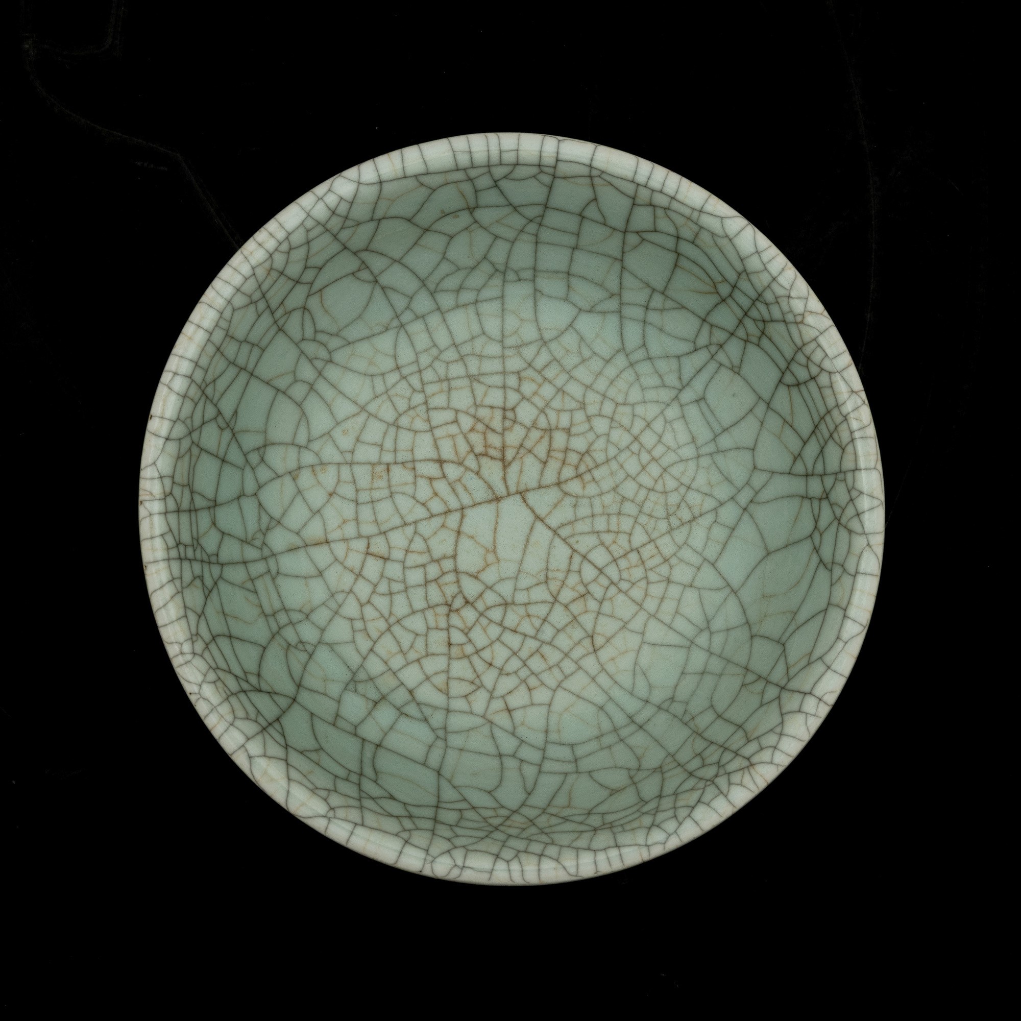 Ciotola in porcellana craquelé a fondo celadon, Cina, XIX secolo