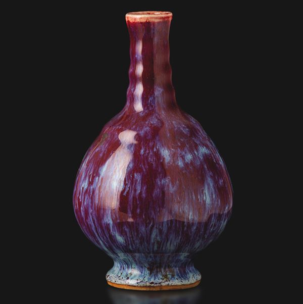 Vaso a bottiglia in porcellana con invetriatura flambè, Cina, Dinastia Qing, XIX secolo