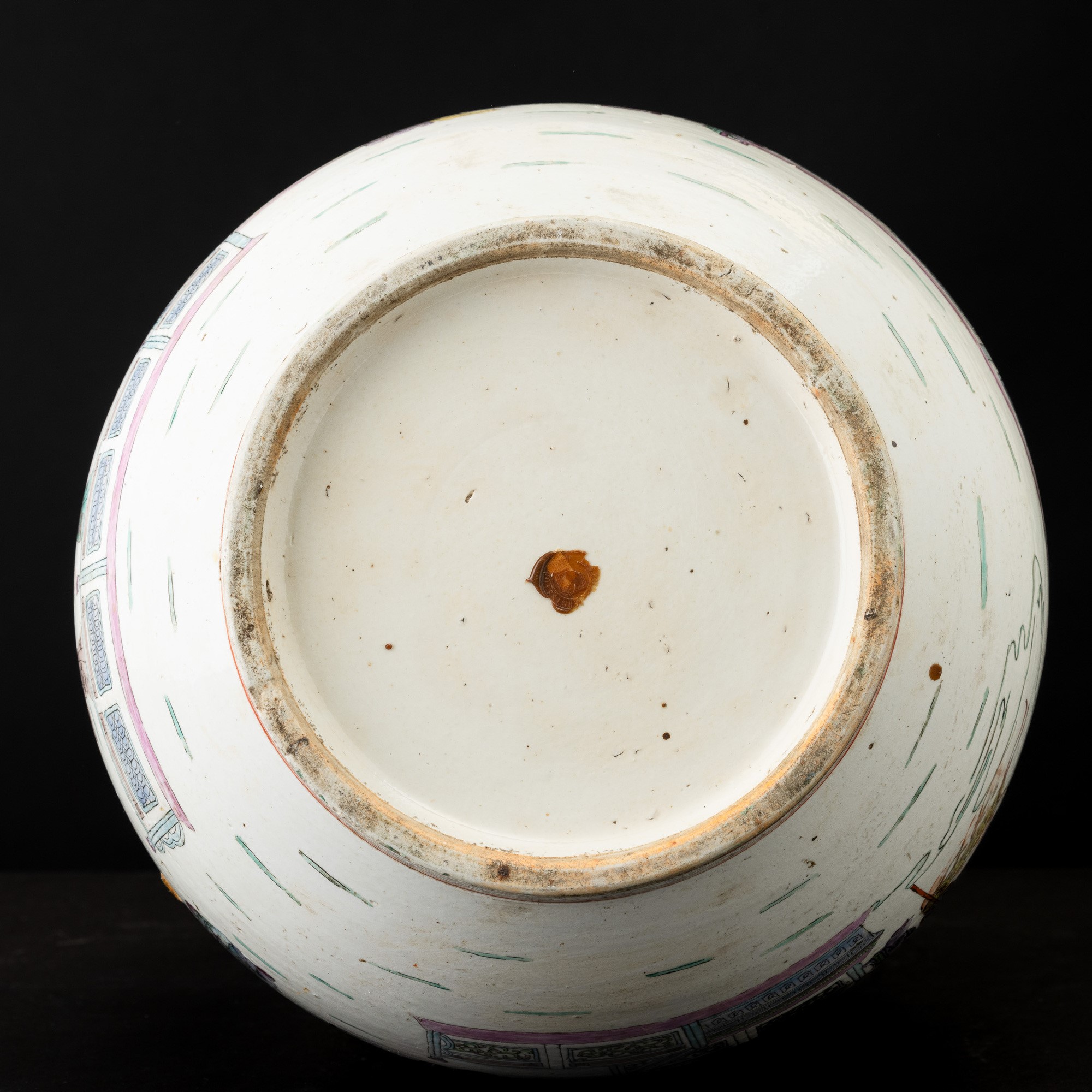 Cina (Repubblica), Vaso Hu biansato in porcellana con scena di corte