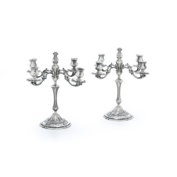 Coppia di candelabri. Argenteria italiana della prima metà del XX secolo