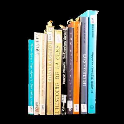 Miscellanea di dieci pubblicazioni relative alle chiavi in diverse lingue
