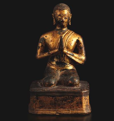 Figura di Buddha in preghiera in bronzo dorato, Thailandia, XIX secolo