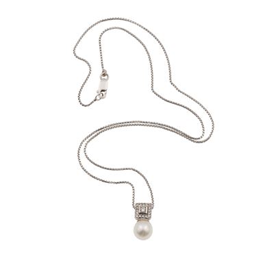 Girocollo in oro bianco 750/1000 con pendente in perla coltivata e diamanti
