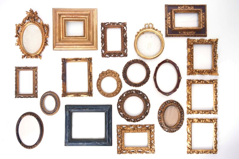 Lotto di 19 cornicette dorate  - Auction Antique frames - Cambi Casa d'Aste