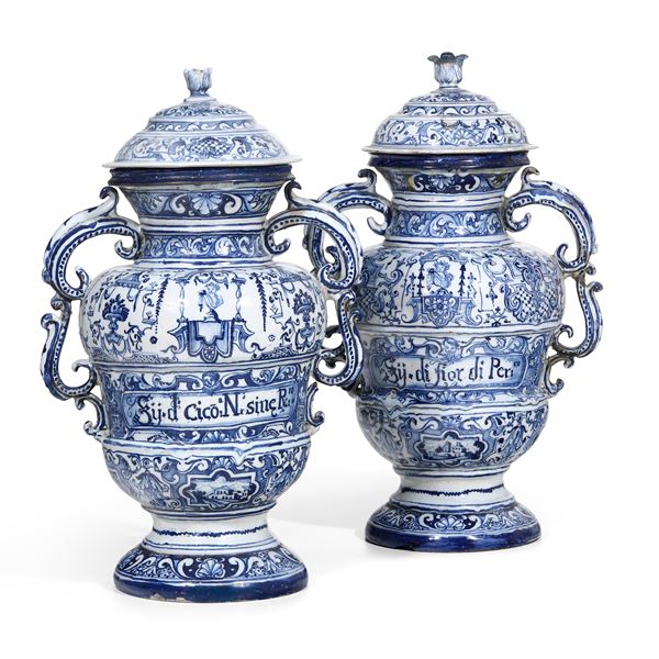 Coppia di grandi vasi Savona, Fabbrica Chiodo e Peirano, 1736 