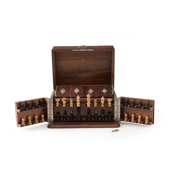 Scatola da giochi in legno. Inghilterra, XIX secolo