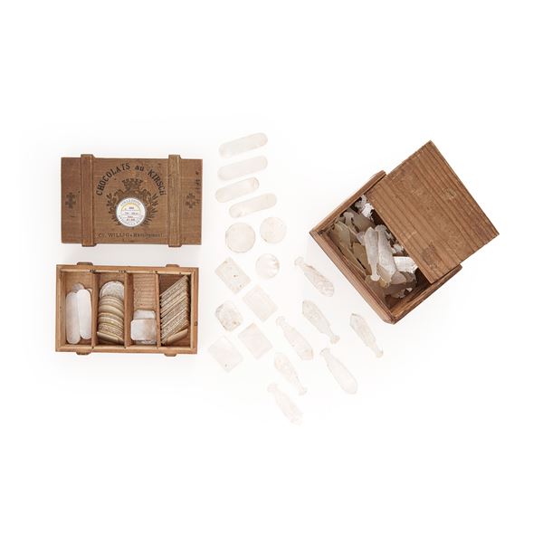 Due scatole contenenti fiches in madreperla. Cina XIX secolo