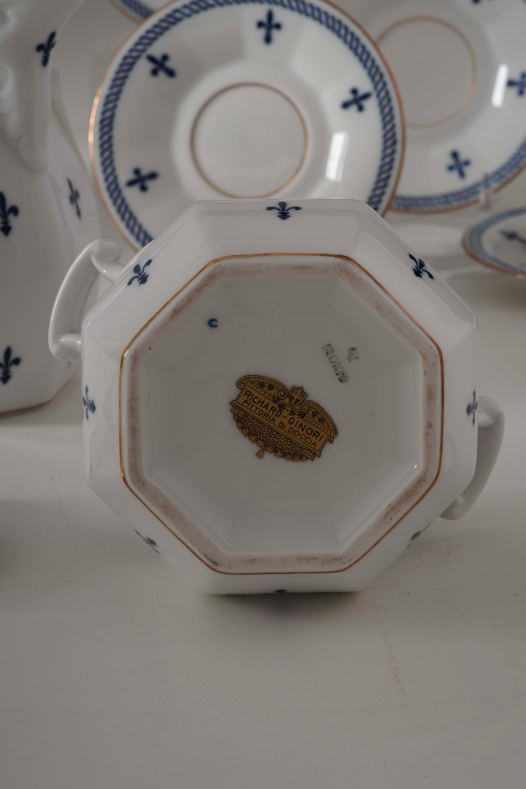 Richard Ginori, Servizio da caffè in porcellana con decorazione Doccia
