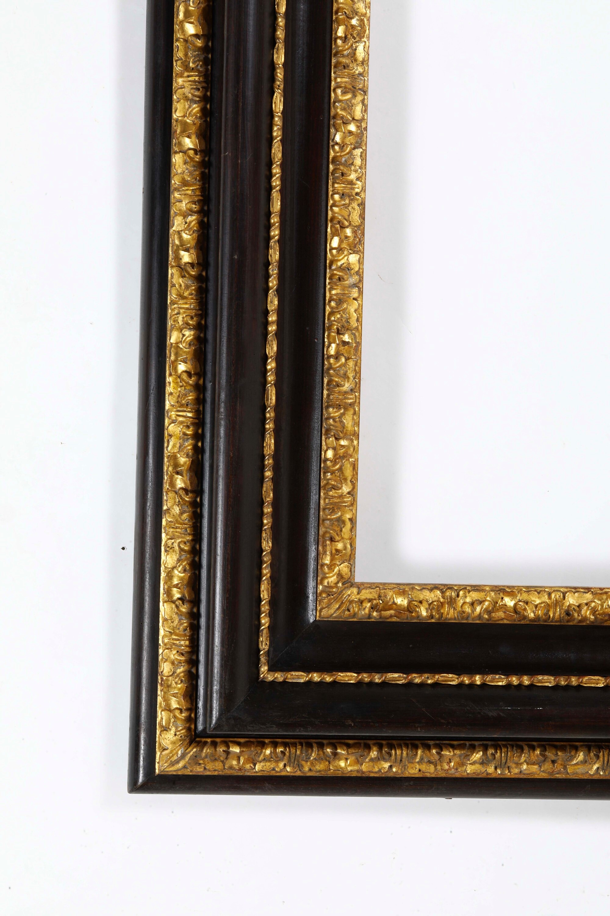 Cornice in stile romano, legno ebanizzato e dorato, XVII–XVIII secolo (rielaborazione: XX secolo)