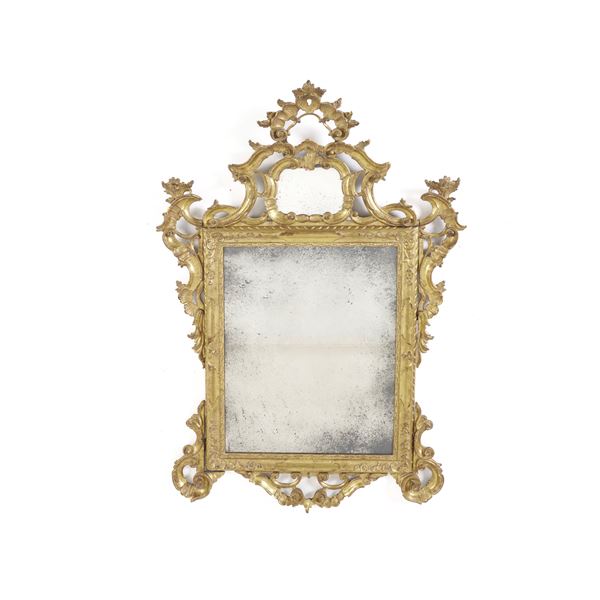 Specchiera in legno intagliato e dorato. XVIII secolo