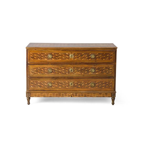 Cassettone con intarsi a marqueterie. XIX secolo