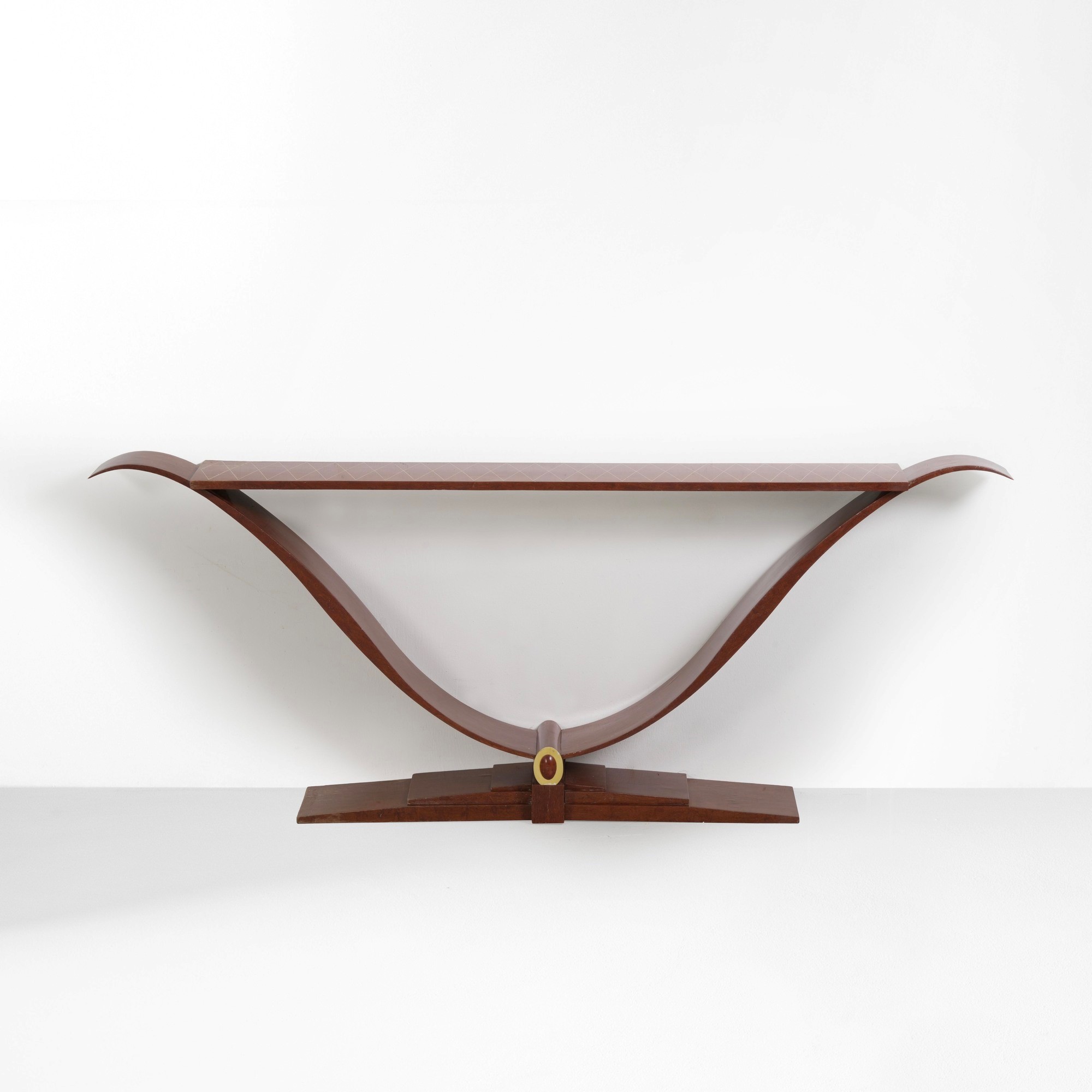Console, struttura in legno e legno impiallacciato (produzione Italia, ca. 1940)