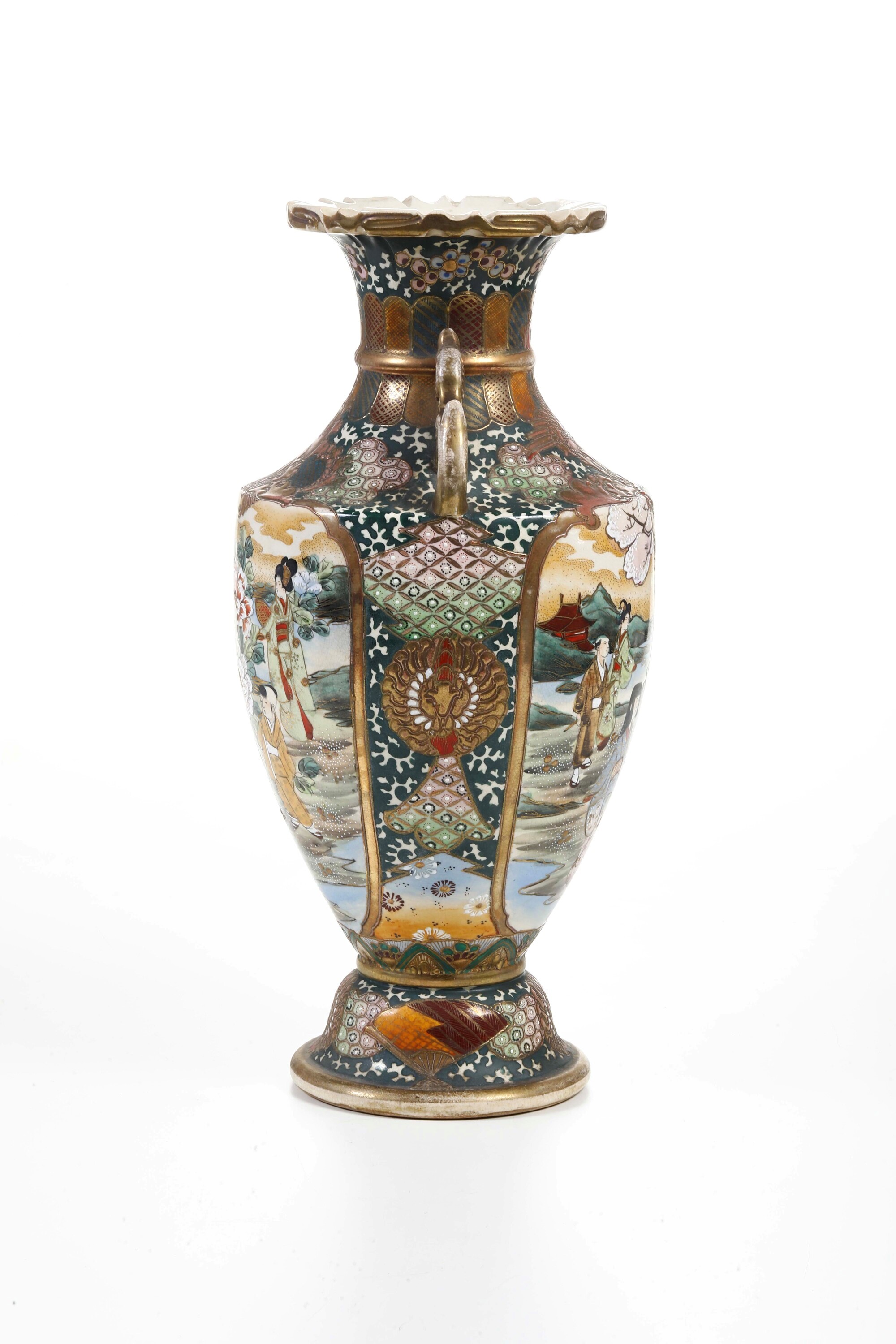 Vaso biansato in porcellana Satsuma con scena di fanciulle, Giappone, periodo Meiji (1868-1912)
