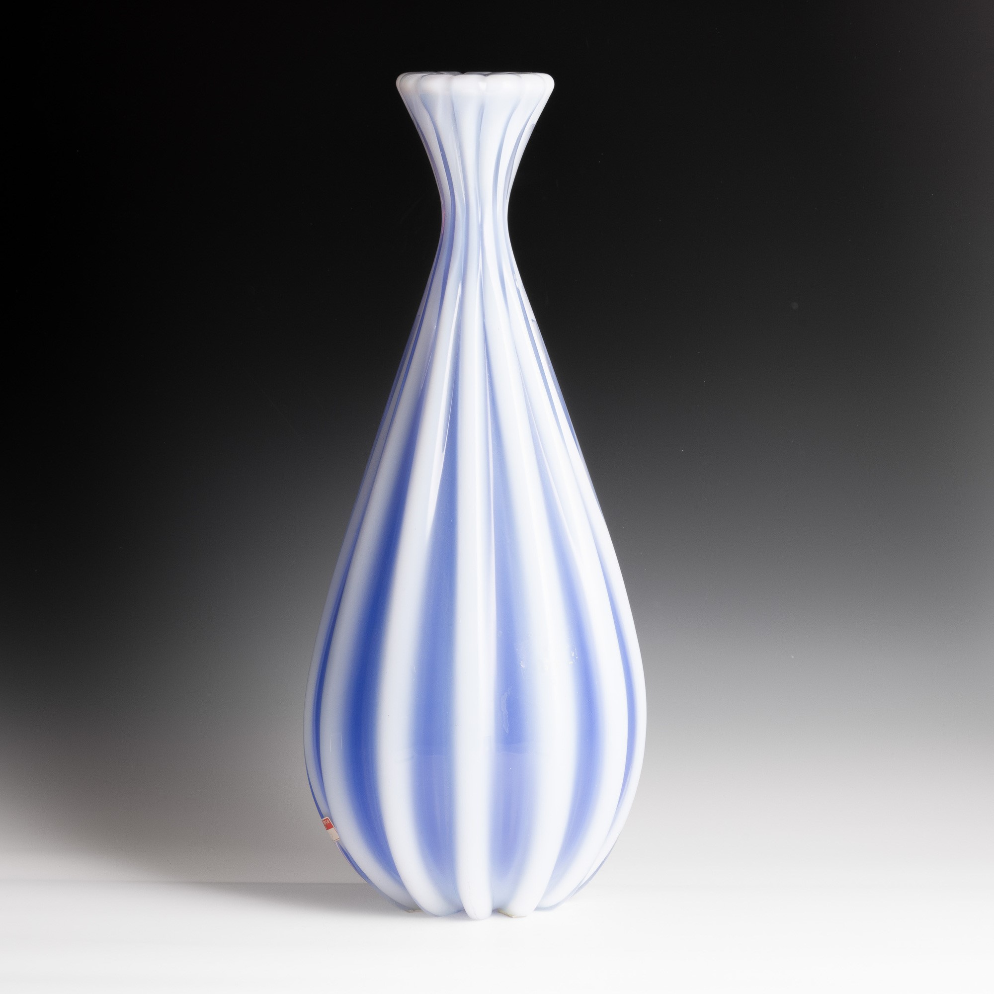 Barovier & Toso, Base per lampada in vetro opalino costolato, Murano, 1960 ca