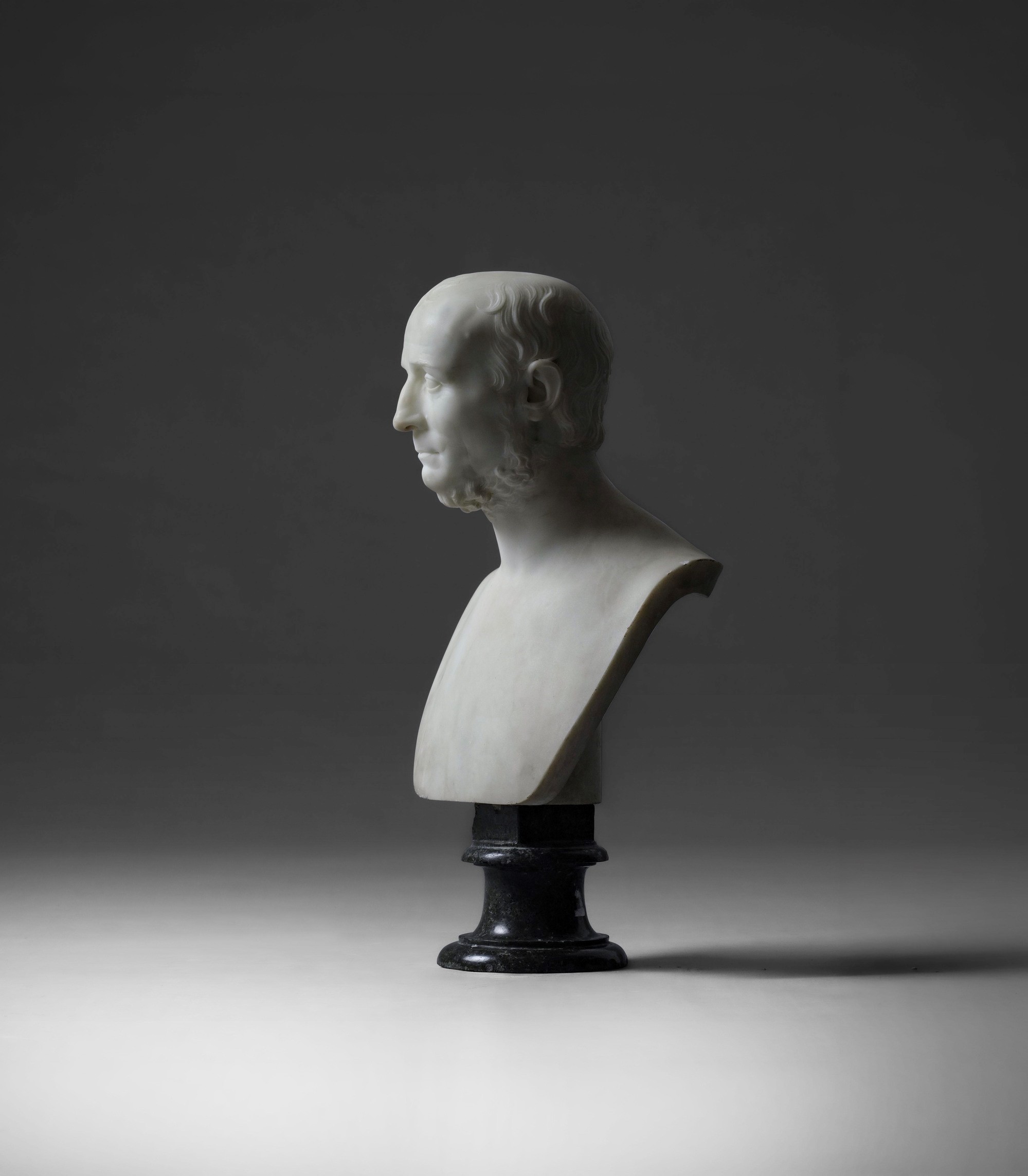Odoardo Fantacchiotti, Busto virile “all’antica”, marmo bianco su base tornita in marmo nero