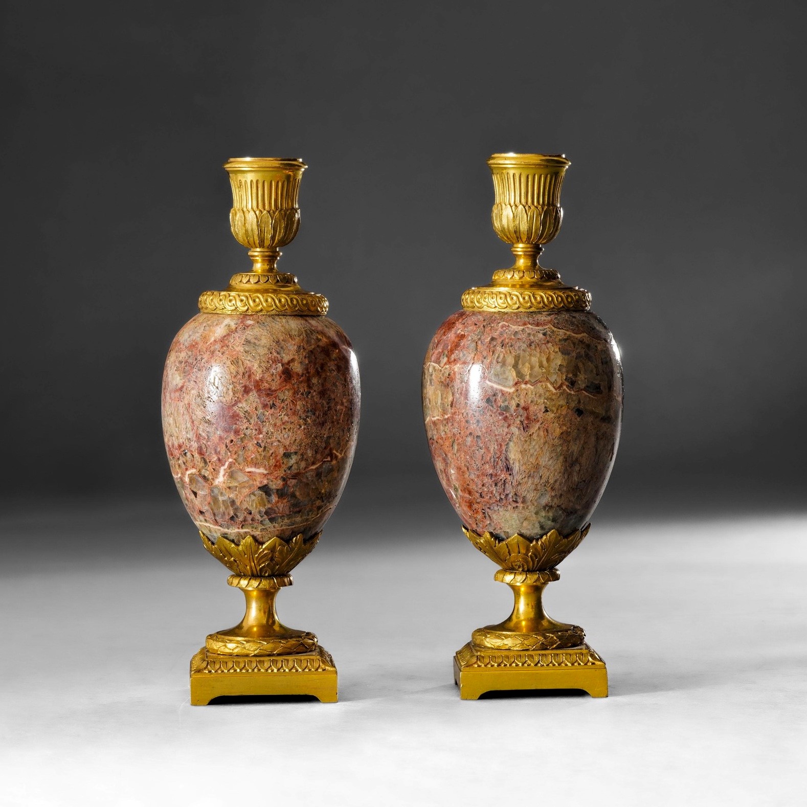 Coppia di cassolettes in diaspro, nello stile di Matthew Boulton, Inghilterra, XIX secolo