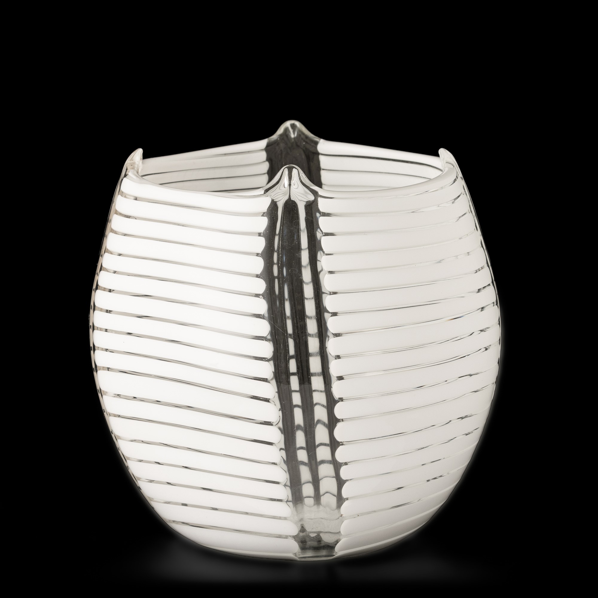 Laura Diaz De Santillana - Eos in vetro di Murano (circa 1990) con decoro a canne lattimo e crist...