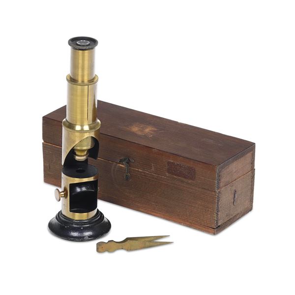 Piccolo microscopio da campo in cassetta, comprensivo di pinzetta