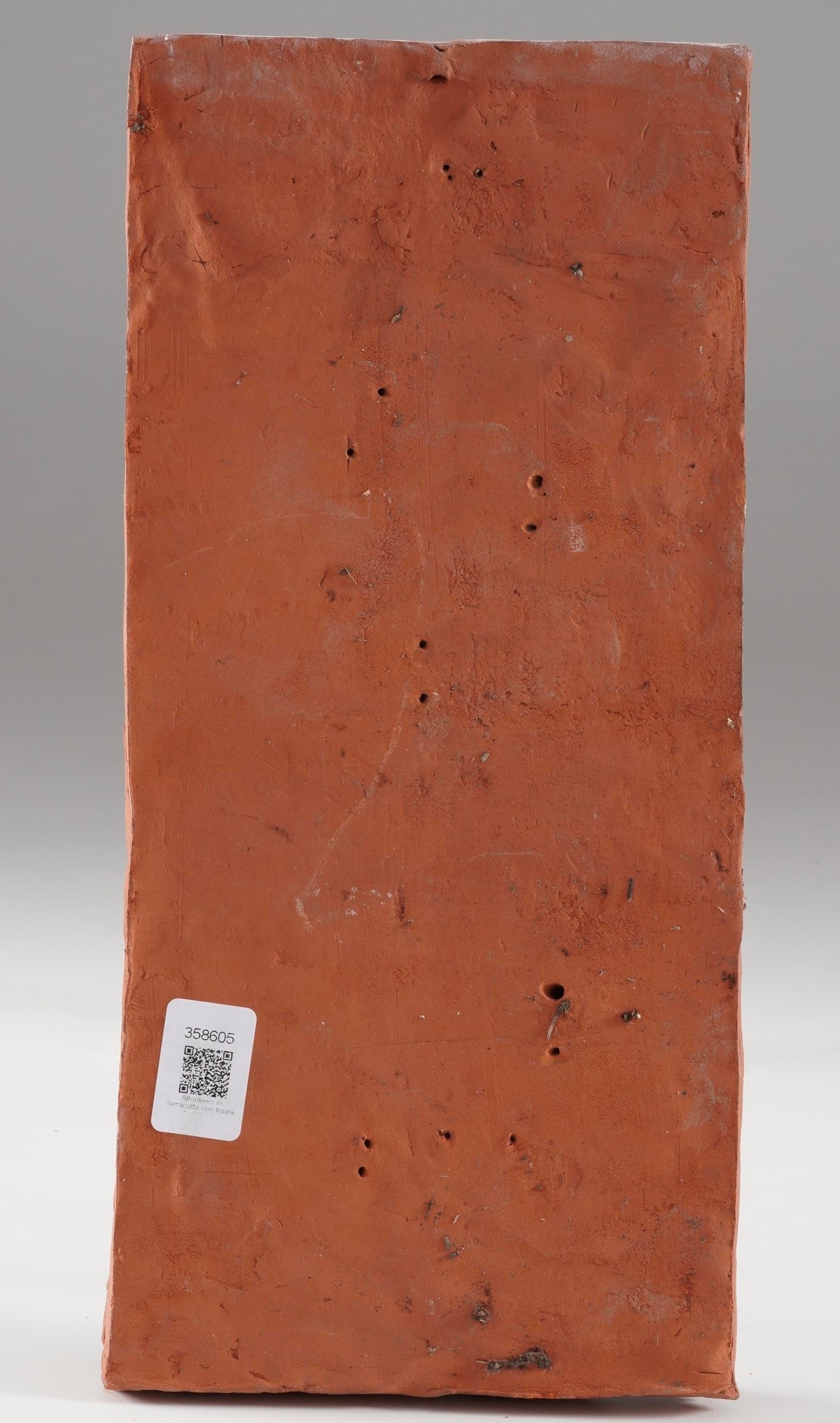 Bozzetto in terracotta, Figura femminile in abiti tradizionali