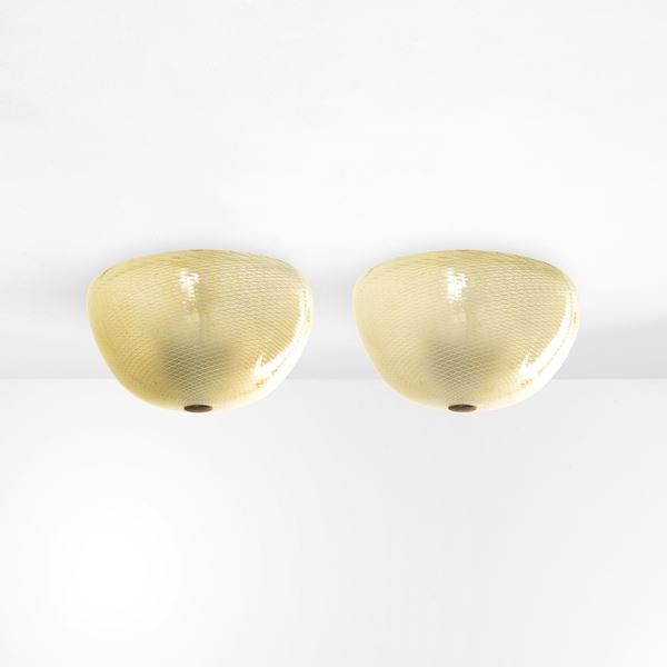 Due lampade a plafone