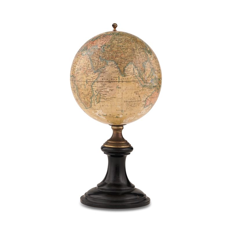 Piccolo globo su base in legno tornito  - Auction Scientific Instruments and Maritime Art - Cambi Casa d'Aste