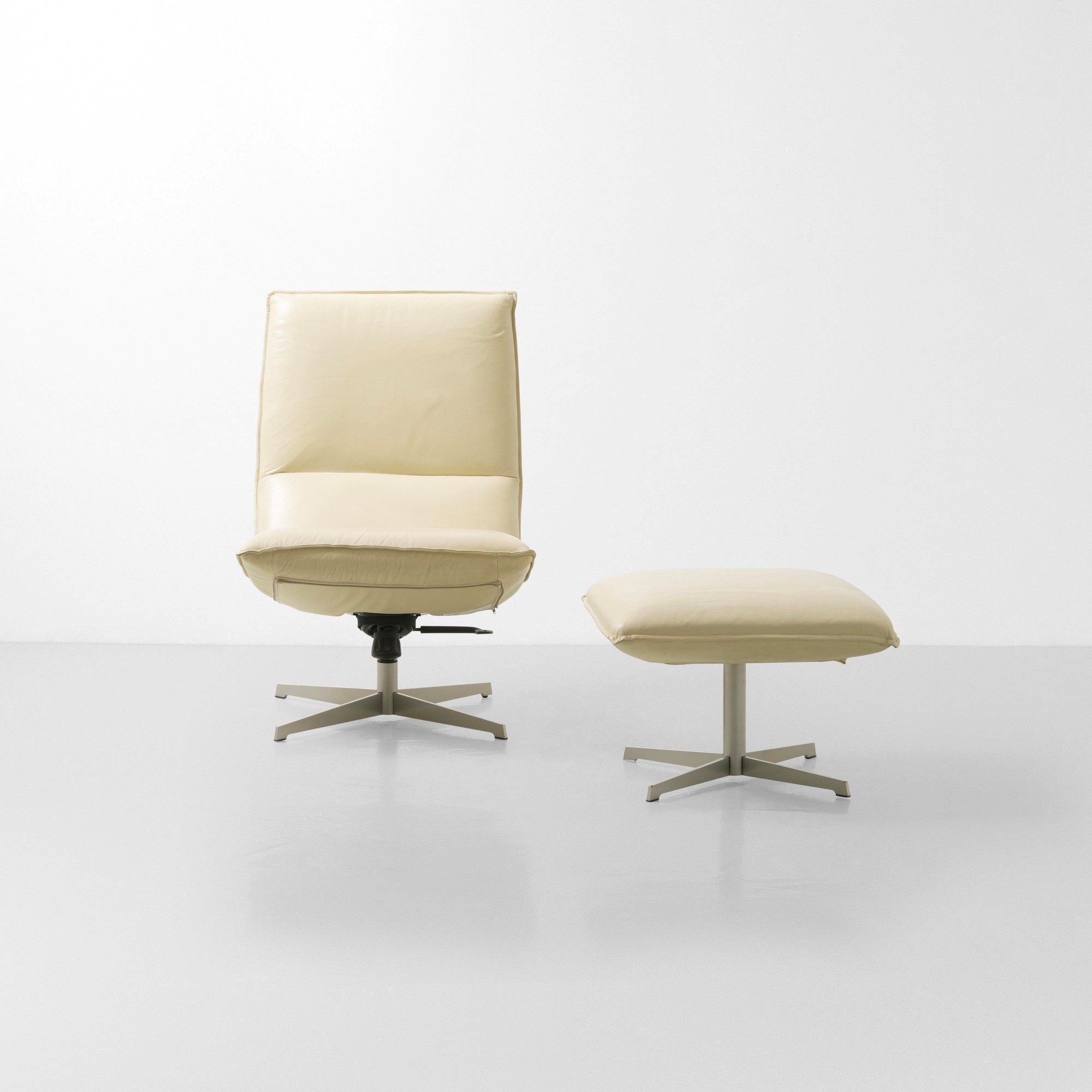 Calligaris - Poltrona con poggiapiedi in alluminio e cuoio