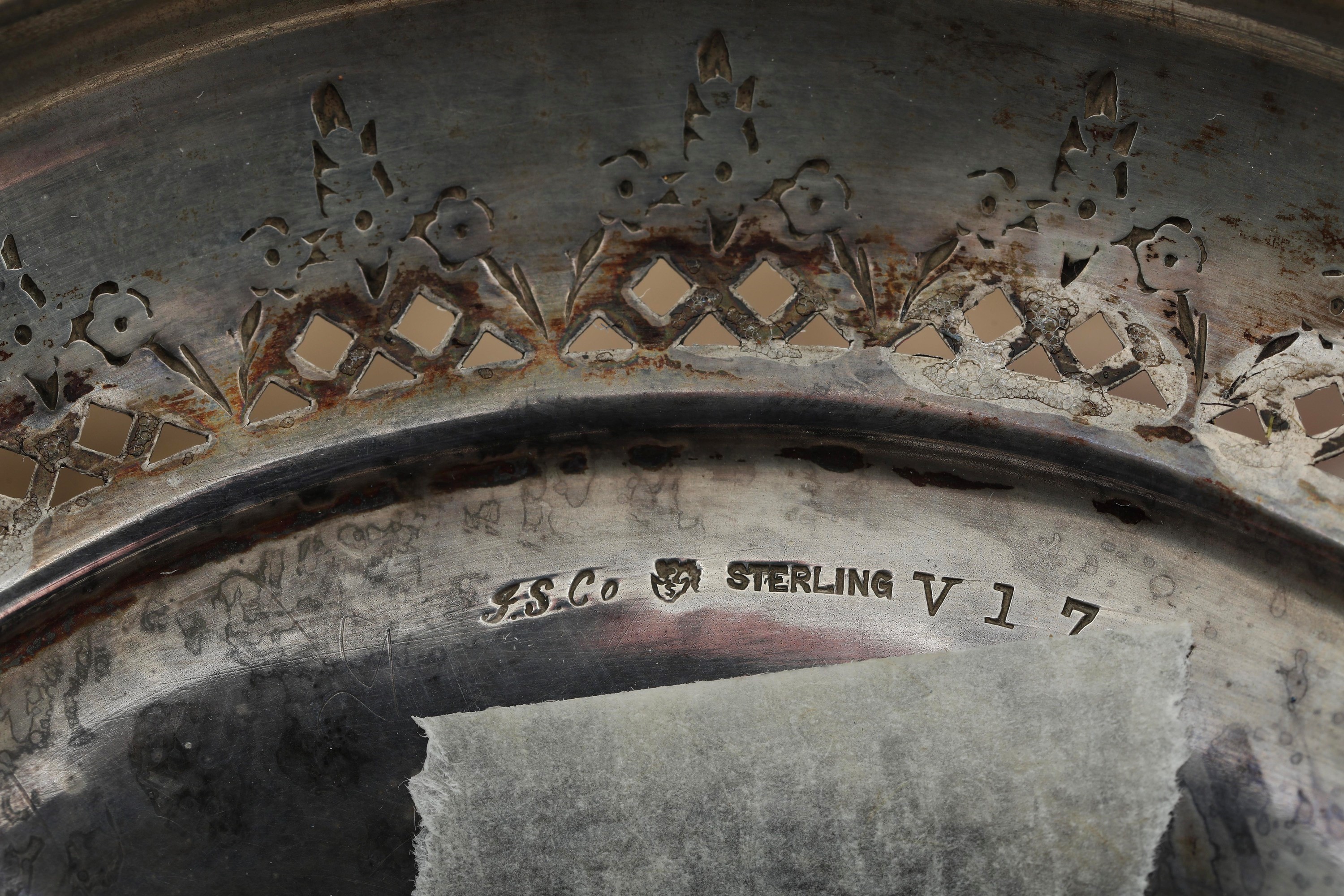 Centrotavola, manifattura del XX secolo (probabilmente USA) in argento 925 e ottone