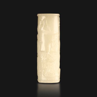 Cina, Bocchino in giada bianca con decori incisi, dinastia Qing, XIX secolo