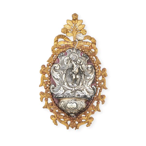 Acquasantiera. Argenteria barocca italiana del XVIII secolo, probabilmente Napoli. Marchio dell'argentiere P. C entro rettangolo non identificato.