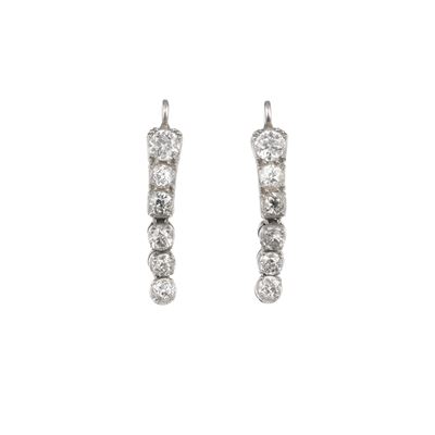 Orecchini pendenti in oro bianco 750/1000 con diamanti di vecchio taglio