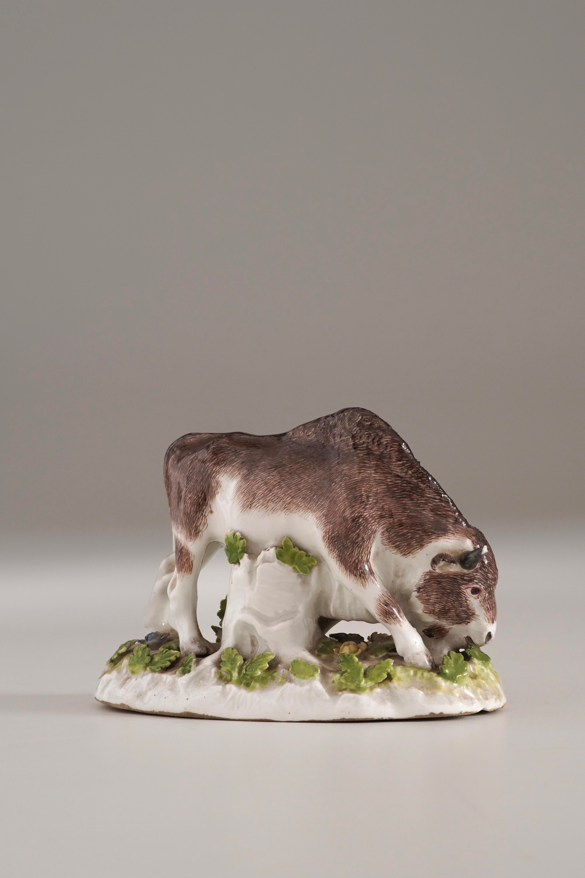 Meissen, Figurina di bisonte (modello di Peter Reinicke), porcellana, circa 1760