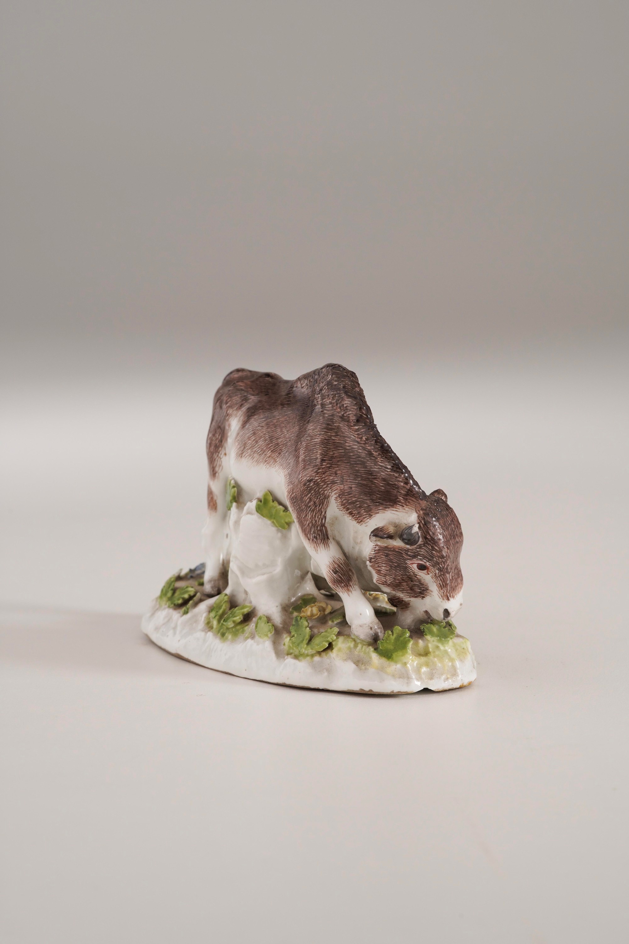 Meissen, Figurina di bisonte (modello di Peter Reinicke), porcellana, circa 1760