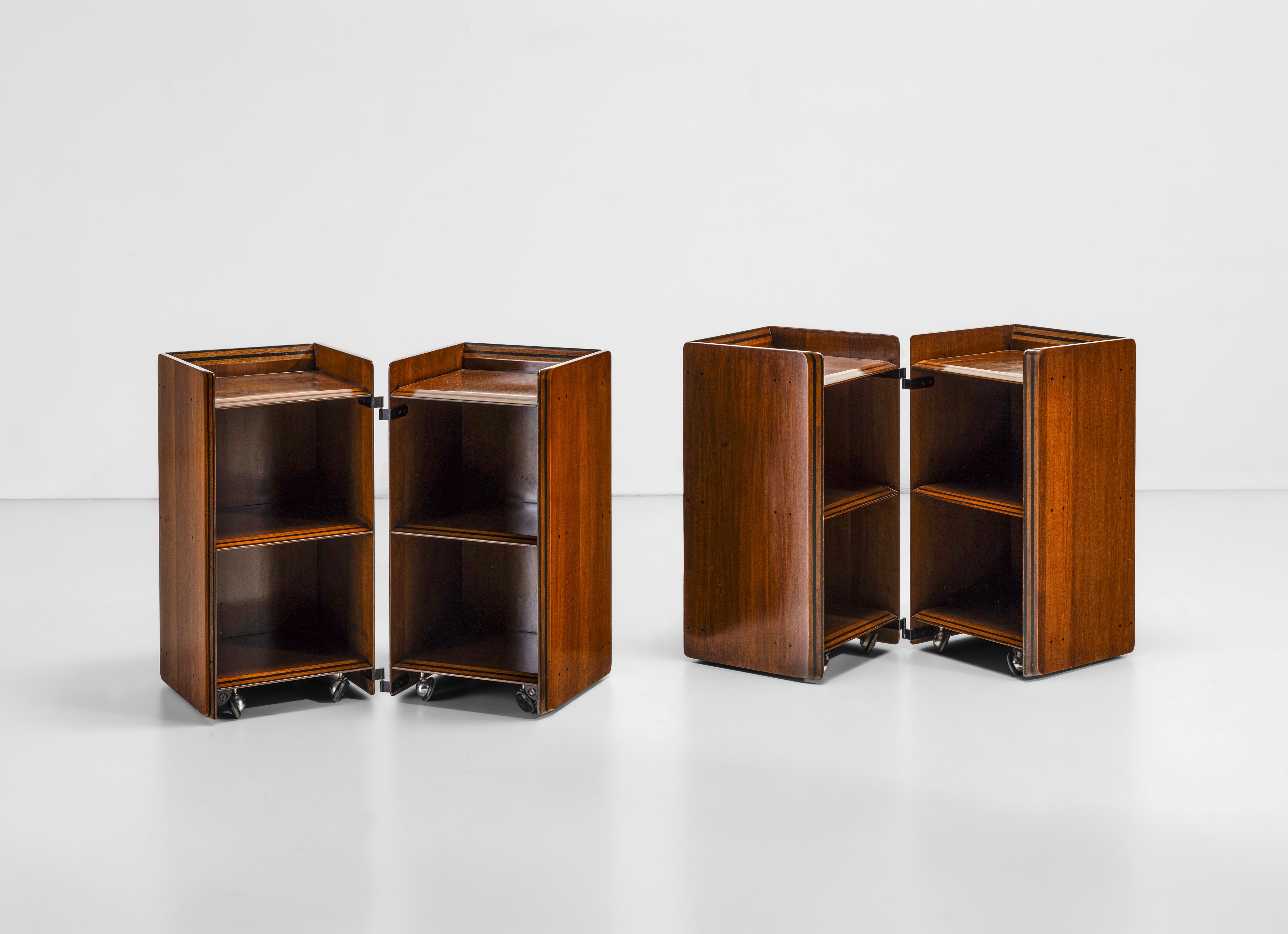Afra e Tobia Scarpa - Due comodini della serie Artona, legno di diverse essenze, Italia, circa 19...