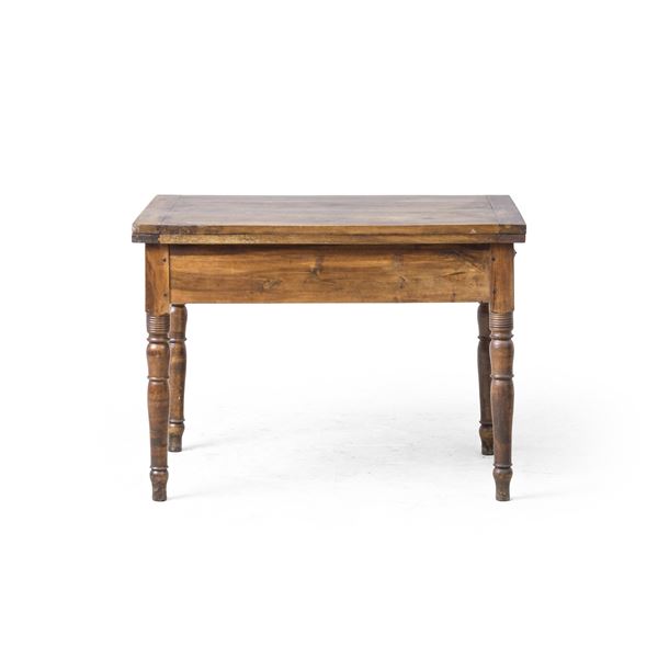 Tavolo da pranzo rustico. XIX secolo