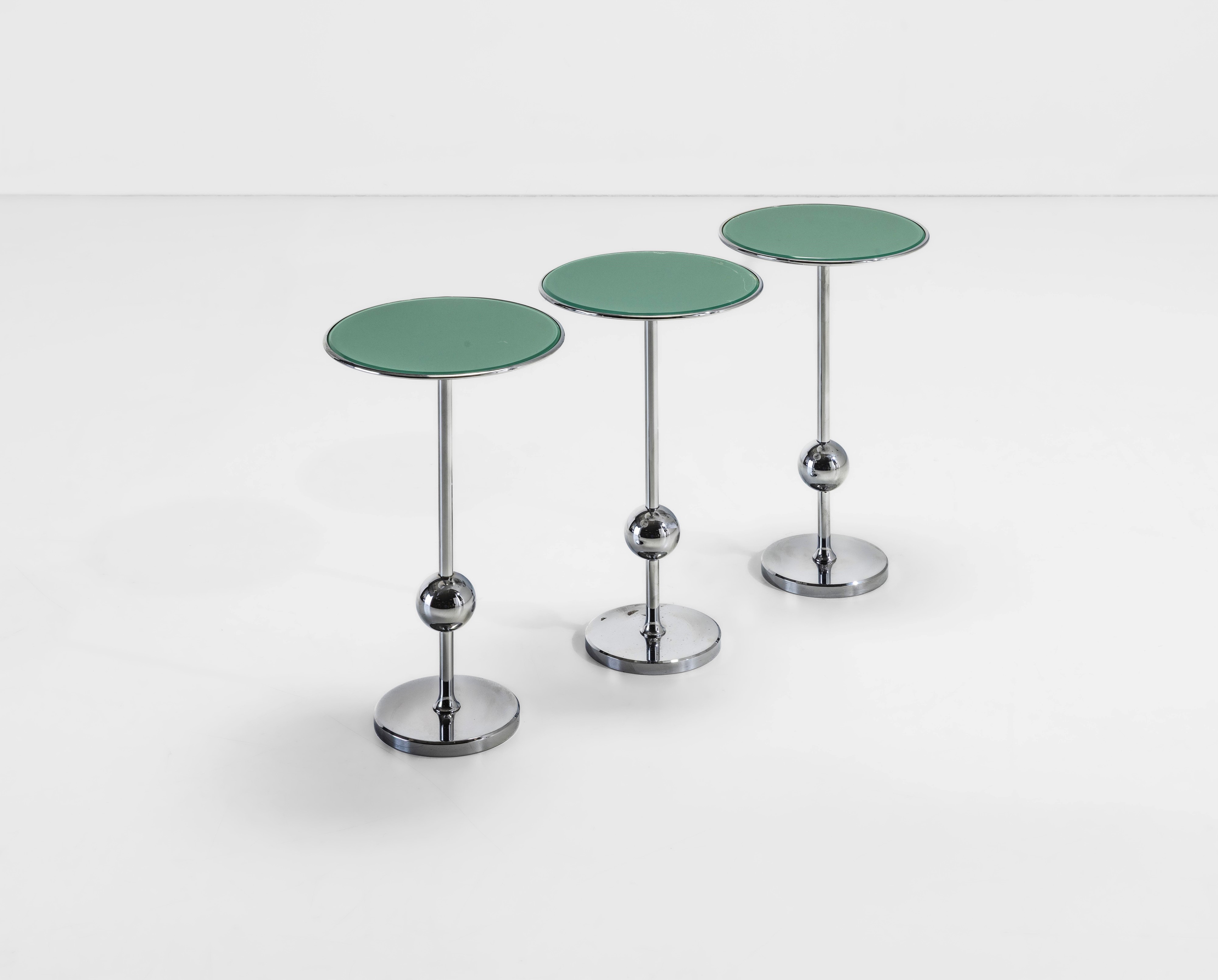 Osvaldo Borsani - Tre tavolini mod. T1, ottone cromato e cristallo, circa 1970